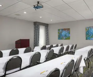 Photo 3 - Hampton Inn Niagara Falls