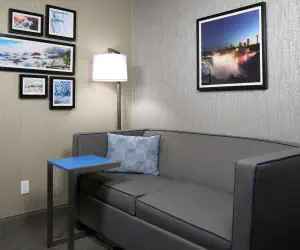 Photo 2 - Hampton Inn Niagara Falls