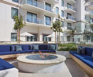 Photo 2 - The Waterfront Beach Resort, A Hilton Hotel