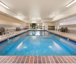 Photo 5 - Hampton Inn & Suites Burlington