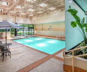 Photo 2 - DoubleTree Suites by Hilton Seattle Airport/Southcenter