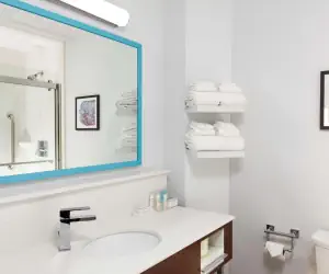 Photo 5 - Hampton Inn by Hilton Concord/Bow