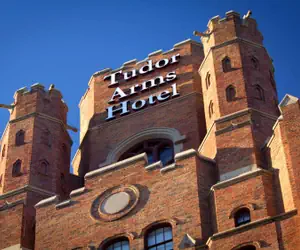 Photo 4 - The Tudor Arms Hotel Cleveland - a DoubleTree by Hilton