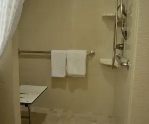 Photo 3 - Embassy Suites Palmdale