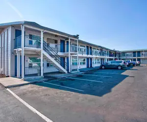 Photo 2 - Motel 6-Bend, OR