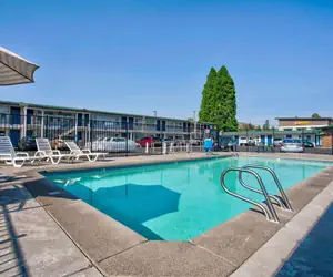 Photo 3 - Motel 6-Bend, OR