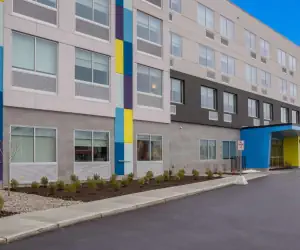 Photo 3 - Tru By Hilton Traverse City