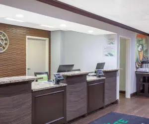 Photo 4 - Wingate by Wyndham Charleston Coliseum