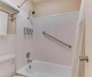 Photo 2 - Best Western Movie Manor