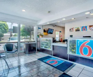 Photo 2 - Motel 6-Salem, OR