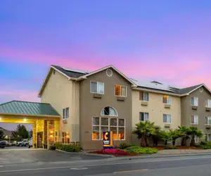 Photo 2 - Comfort Inn & Suites Redwood Country