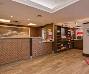 Photo 4 - Hampton Inn Portsmouth Central