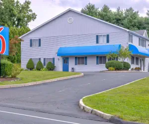 Photo 2 - Motel 6 Bethel, CT - Danbury