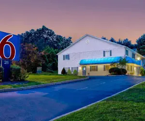 Photo 4 - Motel 6 Bethel, CT - Danbury