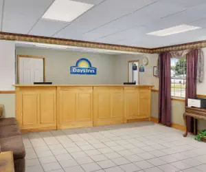 Photo 2 - Days Inn by Wyndham Lake City I-75