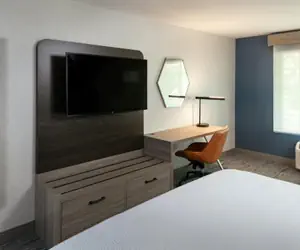 Photo 3 - Holiday Inn Express Corvallis-On the River, an IHG Hotel