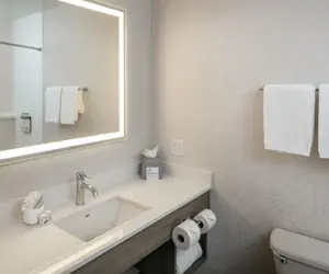 Photo 4 - Holiday Inn Express Corvallis-On the River, an IHG Hotel