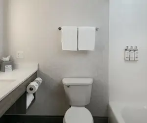 Photo 2 - Holiday Inn Express Corvallis-On the River, an IHG Hotel