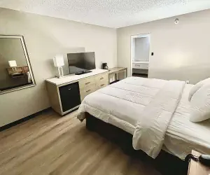 Photo 3 - Super 8 by Wyndham Blythe