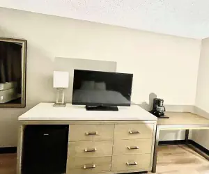 Photo 5 - Super 8 by Wyndham Blythe