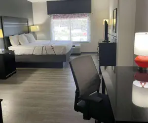 Photo 5 - La Quinta Inn & Suites by Wyndham Tulsa Midtown