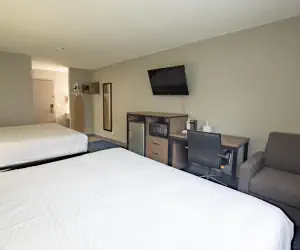 Photo 5 - Super 8 by Wyndham Rockford