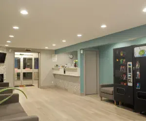 Photo 4 - Super 8 by Wyndham Rockford