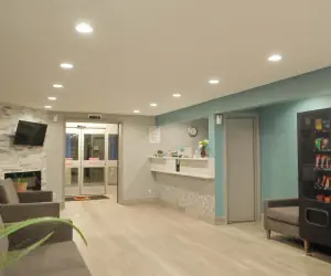 Photo 3 - Super 8 by Wyndham Rockford