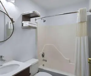 Photo 3 - Super 8 by Wyndham Harbison/Parkridge Hospital