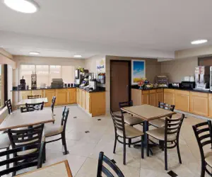 Photo 4 - Days Inn by Wyndham Oklahoma City