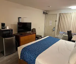 Photo 3 - Econo Lodge Edmonds North Seattle