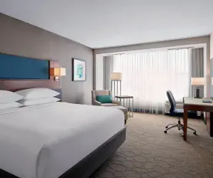 Photo 3 - Delta Hotels by Marriott Milwaukee Northwest