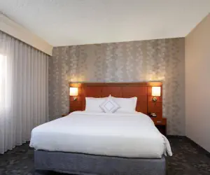 Photo 4 - Courtyard by Marriott Dallas-Fort Worth/Bedford