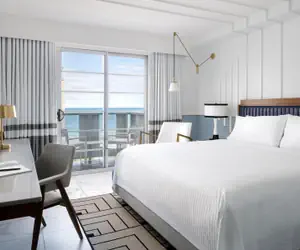 Photo 3 - Cadillac Hotel & Beach Club, Autograph Collection