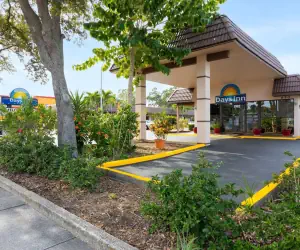 Photo 4 - Days Inn by Wyndham St. Petersburg Central