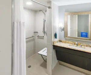 Photo 3 - DoubleTree by Hilton Tulsa Downtown