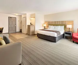 Photo 4 - Country Inn & Suites by Radisson, Chippewa Falls, WI