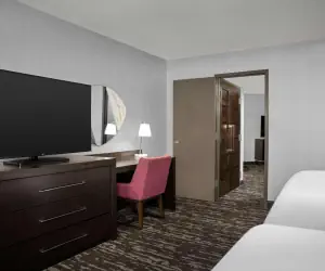 Photo 2 - Embassy Suites by Hilton Crystal City National Airport