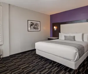 Photo 4 - SureStay Hotel by Best Western Beverly Hills West LA