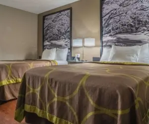 Photo 4 - Super 8 by Wyndham Downtown Gatlinburg at Convention Center