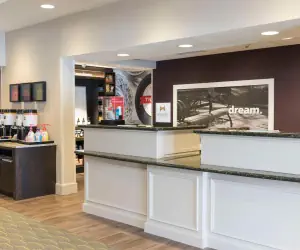 Photo 2 - Hampton Inn & Suites Hartford-Manchester