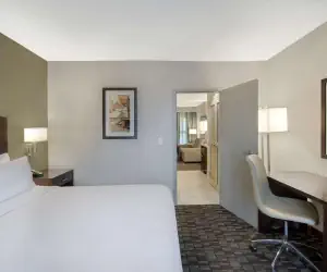 Photo 2 - Embassy Suites by Hilton Jacksonville Baymeadows