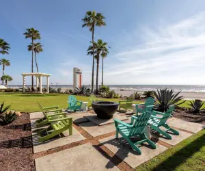 Photo 5 - DoubleTree by Hilton Galveston Beach