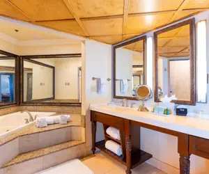 Photo 3 - Pacific Terrace Hotel