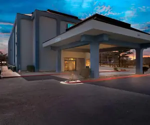 Photo 4 - Quality Inn & Suites North Little Rock