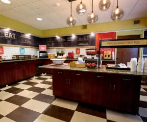 Photo 4 - Hampton Inn Flemington