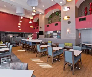 Photo 4 - Hampton Inn & Suites Palm Desert