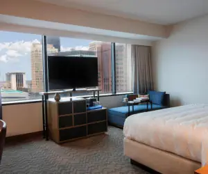 Photo 4 - Renaissance Toledo Downtown Hotel