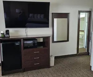 Photo 2 - Baymont by Wyndham Midland Airport