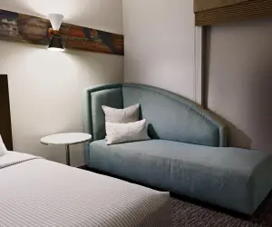 Photo 5 - The Southlake Hotel